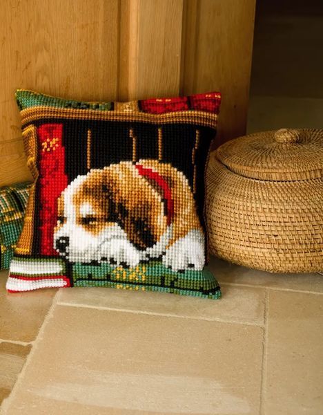 PN-0148118 Набір для вишивання хрестом (подушка) Vervaco Dog sleeping on bookshelf "Собака, що спить на книжній полиці" 1064425 фото