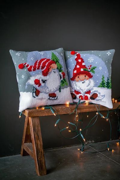 PN-0188660 Набір для вишивання хрестом (подушка) Vervaco Christmas gnome on ice "Різдвяний гном на льоду" 1073753 фото