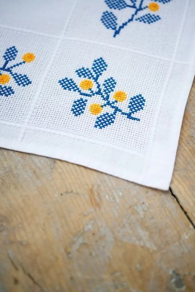 PN-0168358 Набір для вишивки хрестом (скатертина) Vervaco Blue twigs "Сині гілочки" 1066431 фото