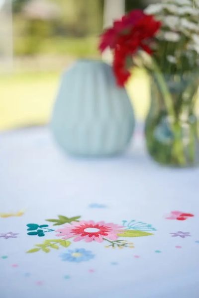 PN-0174589 Набір для вишивання гладдю (скатертина) Vervaco Spring flowers and butterflies "Весняні квіти та метелики" 1066423 фото