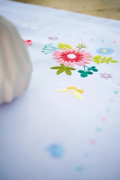 PN-0174589 Набір для вишивання гладдю (скатертина) Vervaco Spring flowers and butterflies "Весняні квіти та метелики" 1066423 фото